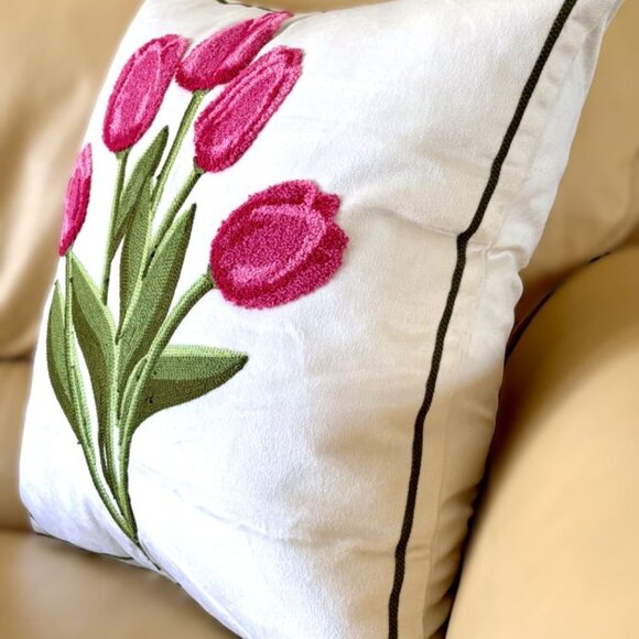 18x18 Embroidered Tufted Bouquet of Bright Pink Tulips Throw Pillow Cover New - Picture 3 of 4
